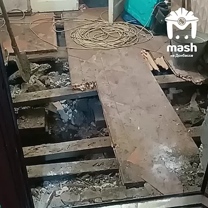 Без унитаза, ванны, кухни и с дырой в полу живут люди на Орджоникидзе в Макеевке