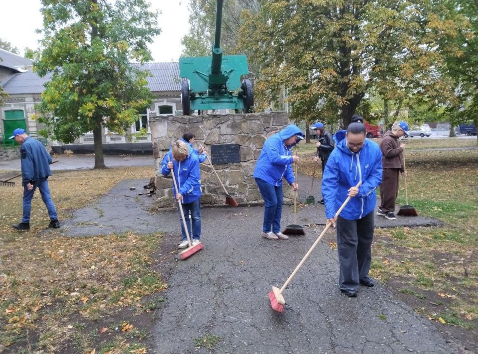 18 сентября в Червоногвардейском районе прошла акция «Чистый обелиск» по партийному проекту «Историческая память» партии «Единая Россия» 18 сентября в Червоногвардейском районе прошла акция «Чистый обелиск» по партийному проекту «Историческая память» партии «Единая Россия»
