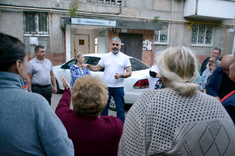 Алексей Дорофеев: Живой и честный диалог состоялся вчера на улице Фонтанной в Червоногвардейском районе Макеевки Алексей Дорофеев: Живой и честный диалог состоялся вчера на улице Фонтанной в Червоногвардейском районе Макеевки