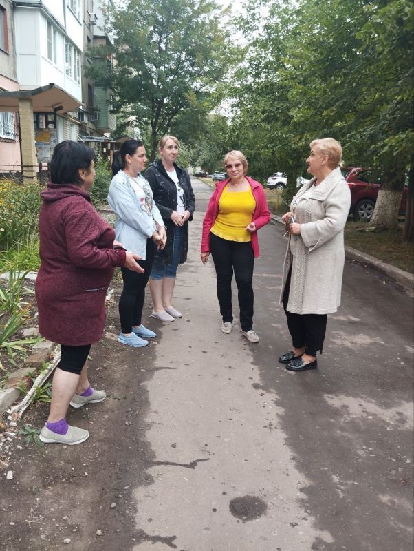 Сегодня, 18 сентября, спикер Лариса Огнева провела встречи с жителями по адресу: г.о. Макеевка, г. Макеевка, кв-л Шахтерский, д.21 и д. 18. Обсудили проблему водоснабжения Сегодня, 18 сентября, спикер Лариса Огнева провела встречи с жителями по адресу: г.о. Макеевка, г. Макеевка, кв-л Шахтерский, д.21 и д. 18. Обсудили проблему водоснабжения
