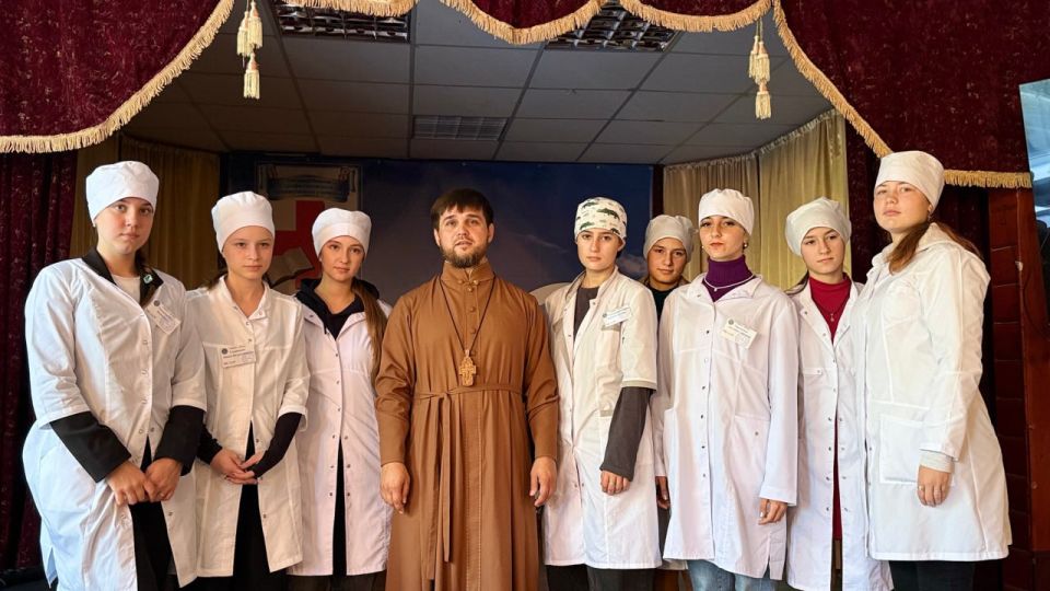 Диалог священника и молодежи: встреча со студентами Макеевского медицинского колледжа