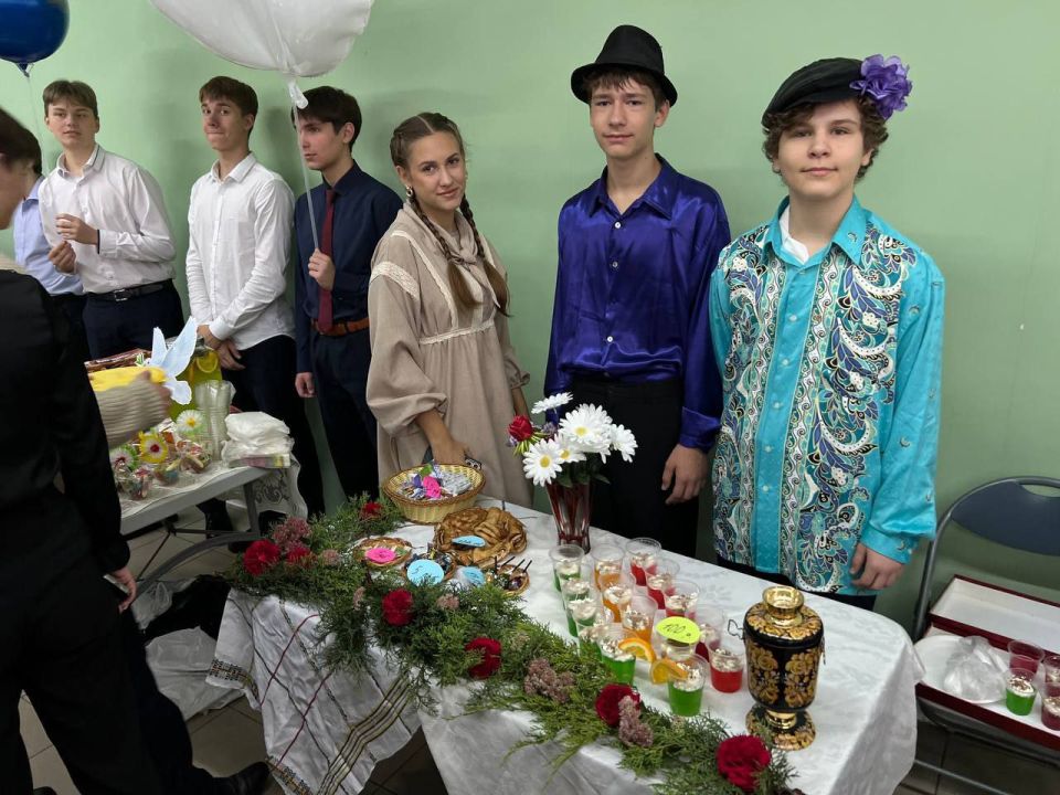 Друзья, вот и отгремела наша чудесная Благотворительная ярмарка «Миру — мир!» Друзья, вот и отгремела наша чудесная Благотворительная ярмарка «Миру — мир!»