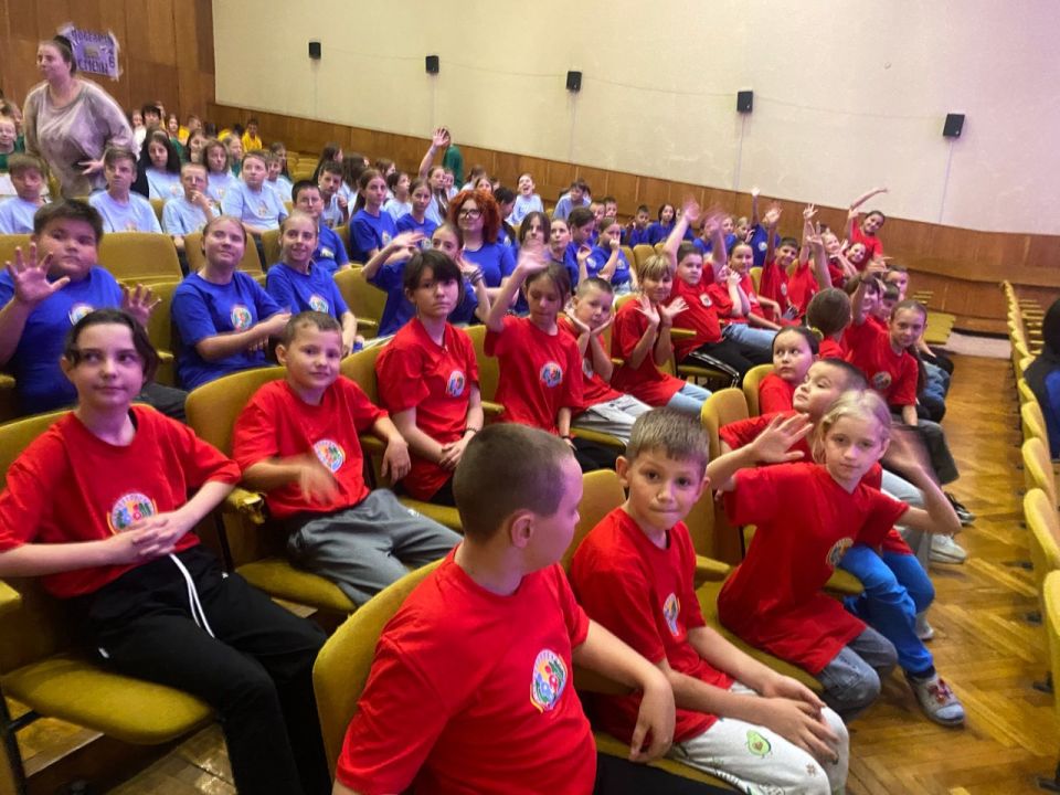 В рамках гуманитарной программы «Дети России – детям Донбасса» на оздоровлении в ОК «Снегири» при Управлении делами Президента Российской Федерации находятся 40 юных макеевчан В рамках гуманитарной программы «Дети России – детям Донбасса» на оздоровлении в ОК «Снегири» при Управлении делами Президента Российской Федерации находятся 40 юных макеевчан