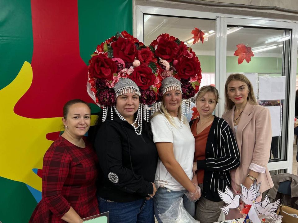 Друзья, вот и отгремела наша чудесная Благотворительная ярмарка «Миру — мир!» Друзья, вот и отгремела наша чудесная Благотворительная ярмарка «Миру — мир!»