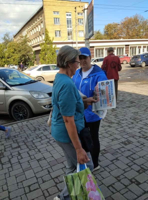 Сегодня, 19 сентября по инициативе Общественного Движения «Донецкая Республика» в Червоногвардейском районе города Макеевки проходит раздача официального печатного издания Общественного Движения «Донецкая Республика» Сегодня, 19 сентября по инициативе Общественного Движения «Донецкая Республика» в Червоногвардейском районе города Макеевки проходит раздача официального печатного издания Общественного Движения «Донецкая Республика»