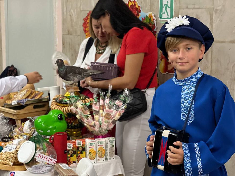 Друзья, вот и отгремела наша чудесная Благотворительная ярмарка «Миру — мир!» Друзья, вот и отгремела наша чудесная Благотворительная ярмарка «Миру — мир!»