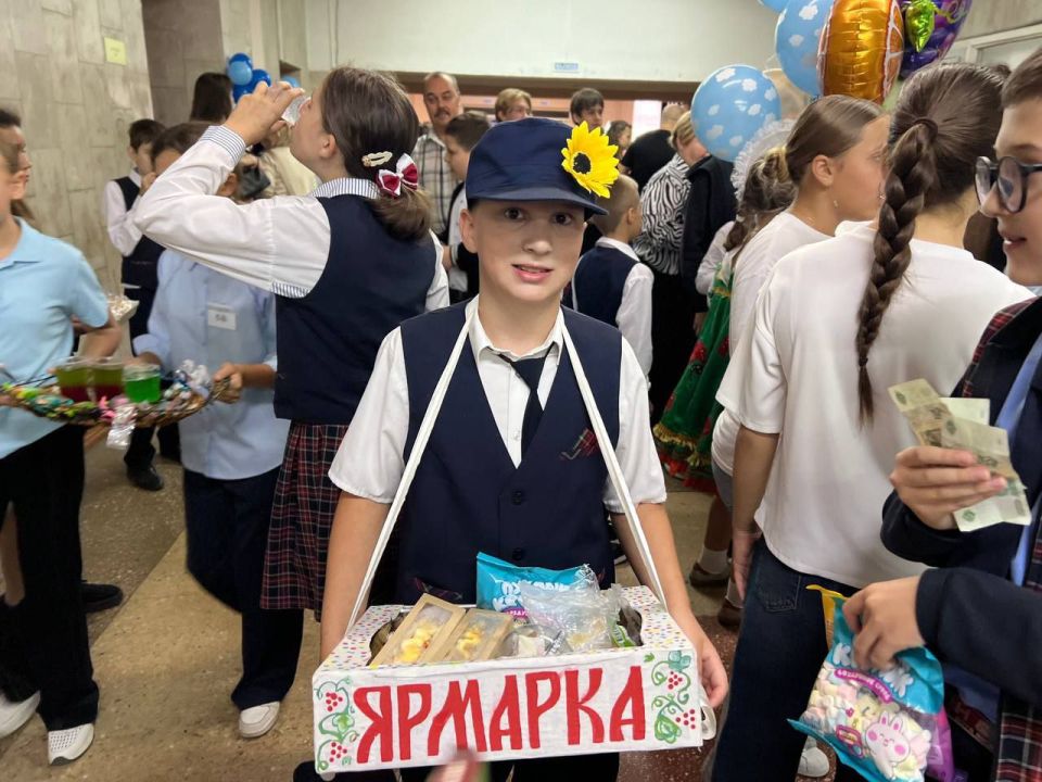 Друзья, вот и отгремела наша чудесная Благотворительная ярмарка «Миру — мир!» Друзья, вот и отгремела наша чудесная Благотворительная ярмарка «Миру — мир!»