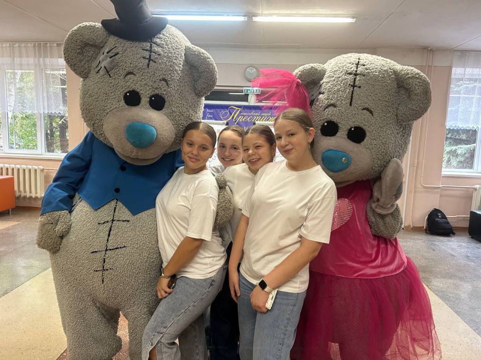 Друзья, вот и отгремела наша чудесная Благотворительная ярмарка «Миру — мир!» Друзья, вот и отгремела наша чудесная Благотворительная ярмарка «Миру — мир!»