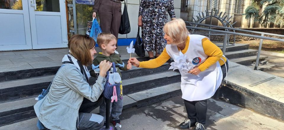 Ежегодно, 21 сентября, отмечается Международный день мира, как день прекращения огня и отказа от агрессии и насилия, как напоминание людям об ответственном отношении к сохранению мира на Земле, о том, что самое ценное в... Ежегодно, 21 сентября, отмечается Международный день мира, как день прекращения огня и отказа от агрессии и насилия, как напоминание людям об ответственном отношении к сохранению мира на Земле, о том, что самое ценное в...