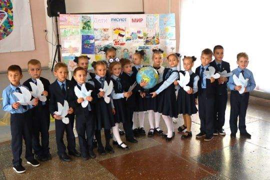 Мир в сердце лицеистов. Сегодня в ГБОУ "ЛИЦЕЙ № 1 Г.О. МАКЕЕВКА" царила атмосфера добра и надежды