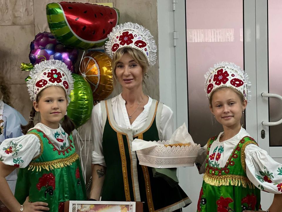 Друзья, вот и отгремела наша чудесная Благотворительная ярмарка «Миру — мир!» Друзья, вот и отгремела наша чудесная Благотворительная ярмарка «Миру — мир!»