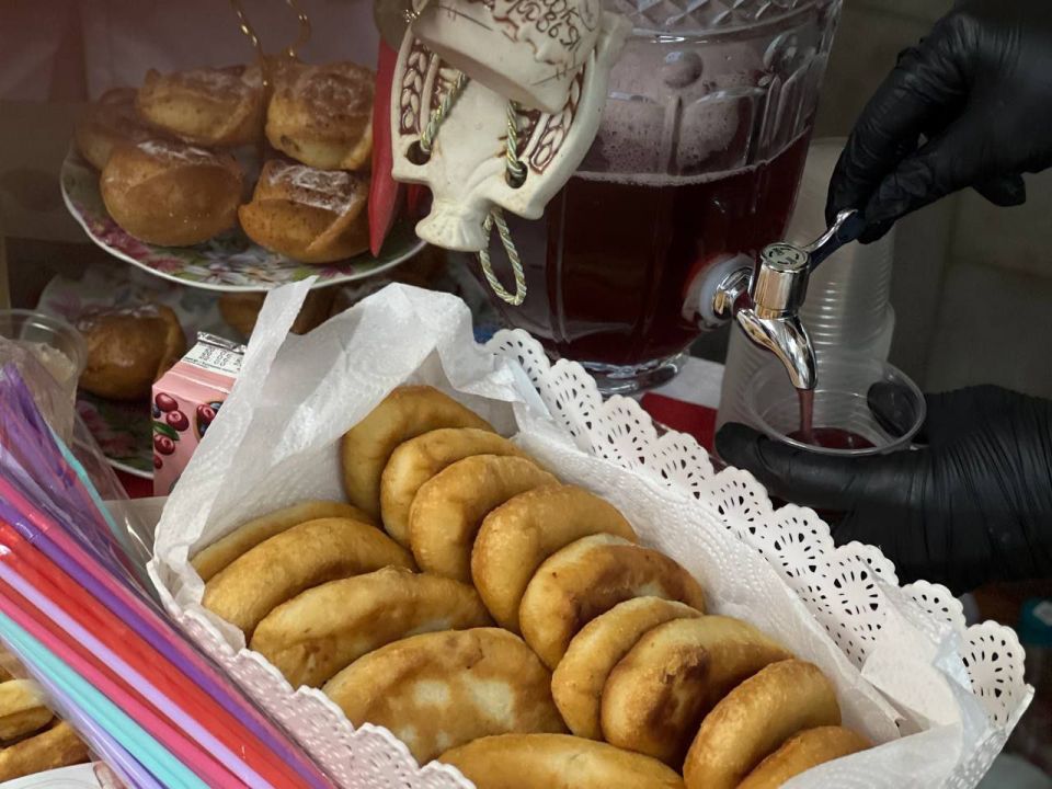 Друзья, вот и отгремела наша чудесная Благотворительная ярмарка «Миру — мир!» Друзья, вот и отгремела наша чудесная Благотворительная ярмарка «Миру — мир!»