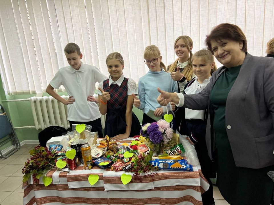 Друзья, вот и отгремела наша чудесная Благотворительная ярмарка «Миру — мир!» Друзья, вот и отгремела наша чудесная Благотворительная ярмарка «Миру — мир!»