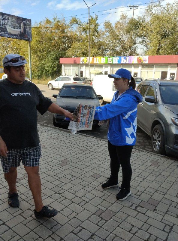 Сегодня, 19 сентября по инициативе Общественного Движения «Донецкая Республика» в Червоногвардейском районе города Макеевки проходит раздача официального печатного издания Общественного Движения «Донецкая Республика» Сегодня, 19 сентября по инициативе Общественного Движения «Донецкая Республика» в Червоногвардейском районе города Макеевки проходит раздача официального печатного издания Общественного Движения «Донецкая Республика»