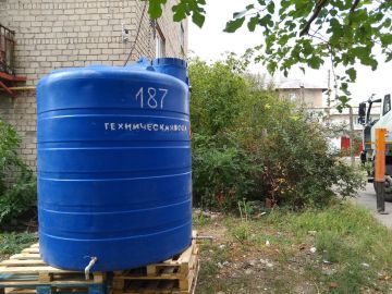 Сегодня, 20 сентября, с целью обеспечения населения водой в Кировском внутригородском районе города Макеевки в жилом массиве «Путь Ильича» проведены работы по установке ёмкости для разбора технической воды населением возле...