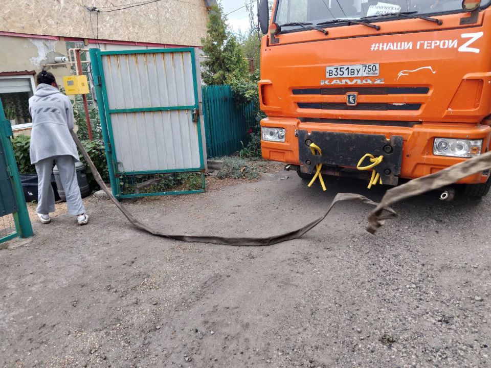 Для обеспечения водой жителей района Управой Кировского внутригородского района при поддержке региона-шефа Московская область ежедневно осуществляется подвоз воды для жителей домов, в которые в установленный графиком день не...