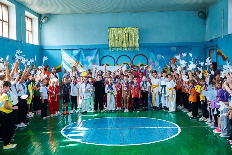СПОРТ ВО ИМЯ МИРА. 19 сентября 2025 года в ГБОУ "НШ № 5 Г.О. МАКЕЕВКА" состоялась торжественная церемония Открытия Малых Олимпийских игр, посвященная Международному дню мира под девизом "Спорт во имя мира" Это мероприятие... СПОРТ ВО ИМЯ МИРА. 19 сентября 2025 года в ГБОУ "НШ № 5 Г.О. МАКЕЕВКА" состоялась торжественная церемония Открытия Малых Олимпийских игр, посвященная Международному дню мира под девизом "Спорт во имя мира" Это мероприятие...