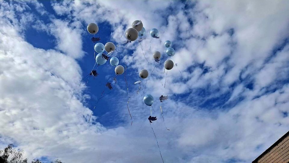 Замирает сердце, когда видишь, как в небо взлетают сотни шаров…