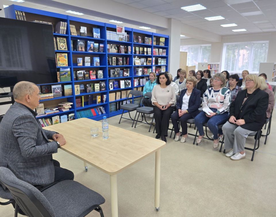 Председатель #Комитет_по_поддержке_участников_СВО Дмитрий Огилец (фракция «Единая Россия») провел ряд встреч с трудовыми коллективами Республики