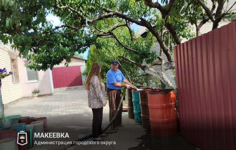 Депутаты Макеевского городского совета продолжают контроль подвоза воды населению и в социальные объекты Депутаты Макеевского городского совета продолжают контроль подвоза воды населению и в социальные объекты