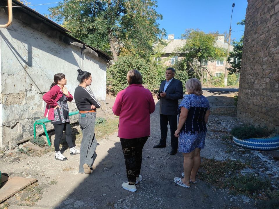 #80регион. 22 сентября, руководитель Управы Кировского внутригородского района Администрации городского округа Макеевка Донецкой Народной Республики Андрей Хорошко провел встречу с жителями на подведомственной территории по...