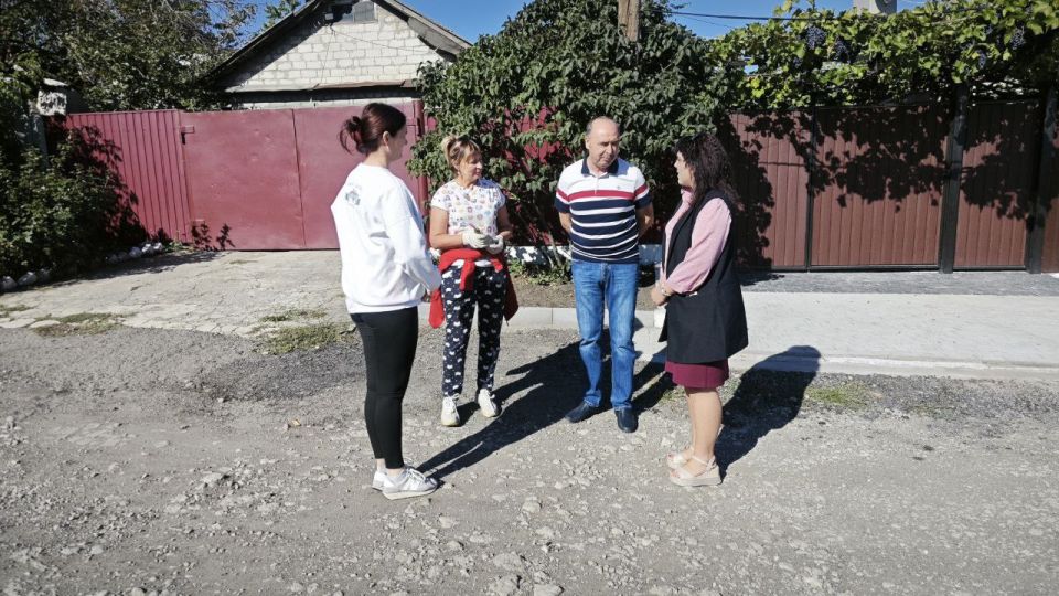 Сегодня, 22 сентября, депутат Макеевского городского совета Александр Подгорный провел встречу с жителями района на подведомственной территории по ул. Маяковского, 44