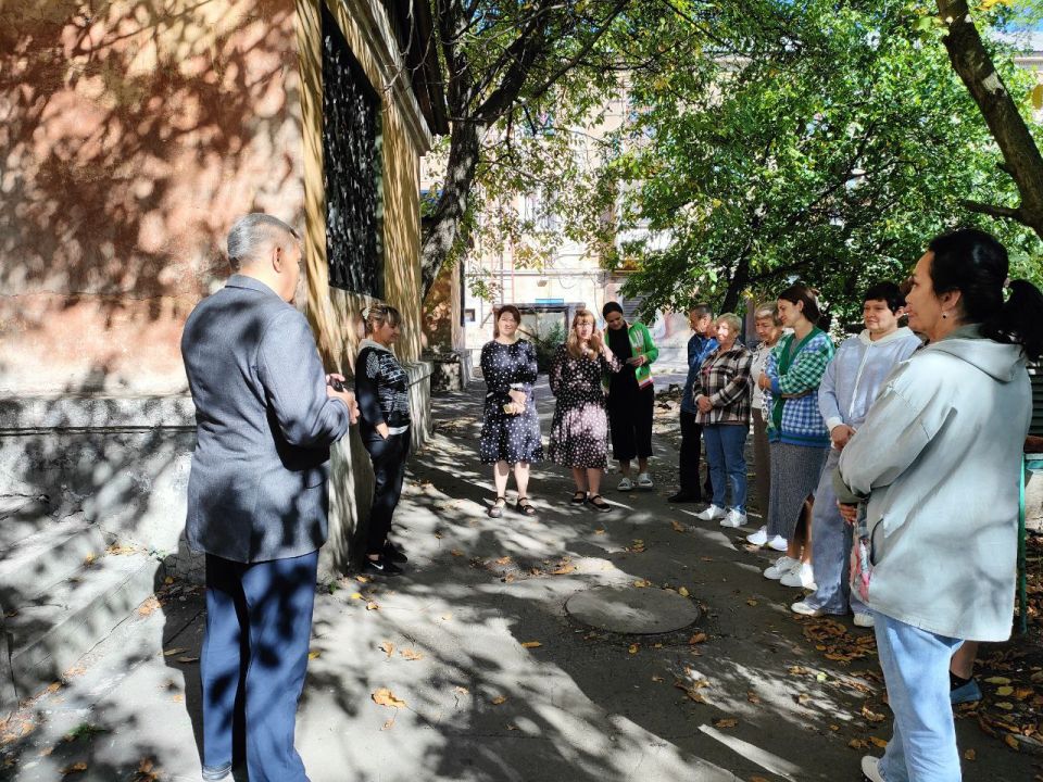 Во исполнение поручения Главы Республики Дениса Пушилина, руководитель Управы Кировского внутригородского района Администрации городского округа Макеевка Донецкой Народной Республики Андрей Хорошко провел встречу с жителями... Во исполнение поручения Главы Республики Дениса Пушилина, руководитель Управы Кировского внутригородского района Администрации городского округа Макеевка Донецкой Народной Республики Андрей Хорошко провел встречу с жителями...