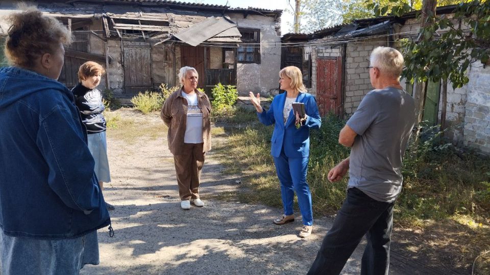 Сегодня, 22 сентября в Червоногвардейском районе состоялась встреча заместителя руководителя Управы Червоногвардейского внутригородского района Администрации городского округа Макеевка Татьяны Задорожной с жителями жилого... Сегодня, 22 сентября в Червоногвардейском районе состоялась встреча заместителя руководителя Управы Червоногвардейского внутригородского района Администрации городского округа Макеевка Татьяны Задорожной с жителями жилого...