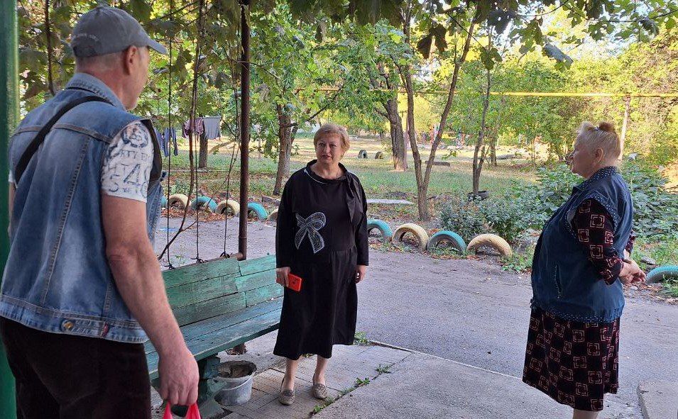 Сегодня, 22 сентября, заместитель руководителя Управы Советского внутригородского района Надежда Прокапович провела встречу с населением возле дома № 5 ул. Кулабухова