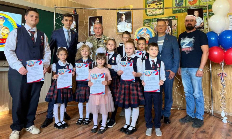 Дети ждут... А герои сражаются Дети ждут... А герои сражаются