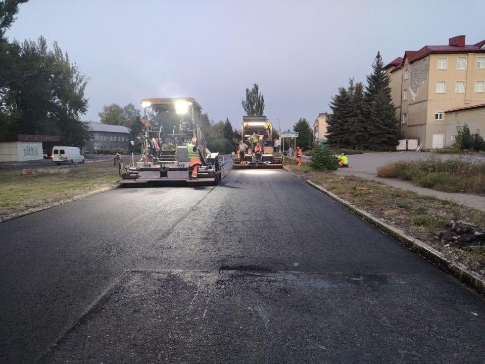 Дорожники Московской области продолжают ремонт дорог в Макеевке Дорожники Московской области продолжают ремонт дорог в Макеевке