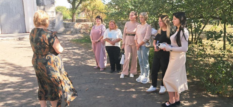 Сегодня, 22 сентября, заместитель главы администрации городского округа Макеевка Ирина Валентиновна Сидякина провела встречи с жителями по адресам: г. Макеевка, ул. Седова, дом 134, ул. Менделеева, дом 43