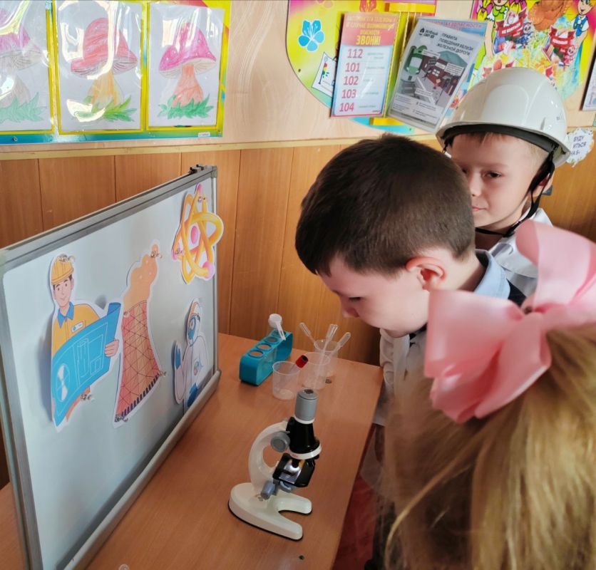 22 сентября 2025 года учащиеся общеобразовательных организаций городского округа Макеевка погрузились в удивительный и мощный мир атомной энергии на занятии из цикла «Разговоры о важном», приуроченном Дню работника атомной... 22 сентября 2025 года учащиеся общеобразовательных организаций городского округа Макеевка погрузились в удивительный и мощный мир атомной энергии на занятии из цикла «Разговоры о важном», приуроченном Дню работника атомной...