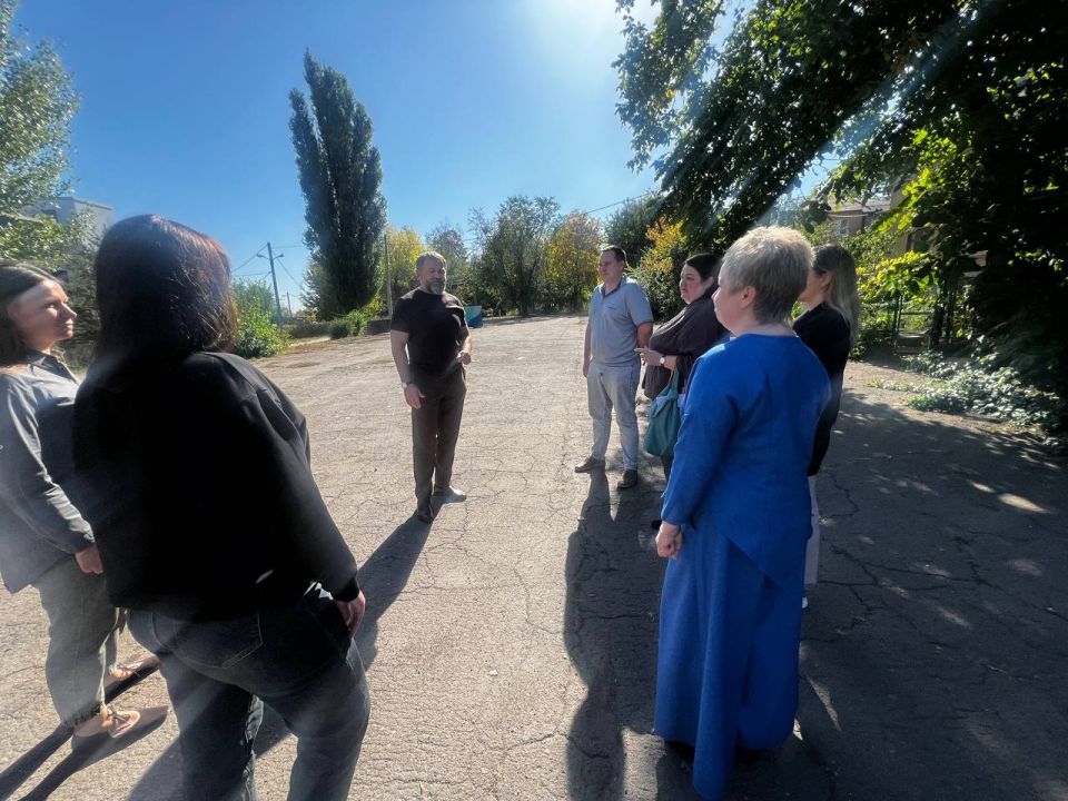 Сегодня, 23 сентября, депутат Макеевского городского совета Геннадий Гальчук провел встречу с населением по адресу: г. Макеевка, ул. 250-летия Донбасса, 78 Сегодня, 23 сентября, депутат Макеевского городского совета Геннадий Гальчук провел встречу с населением по адресу: г. Макеевка, ул. 250-летия Донбасса, 78