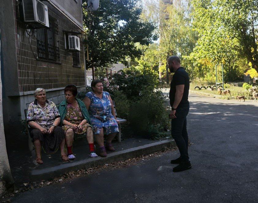 Сегодня, 23 сентября, спикер-активист Алексей Боршош провел встречу с жителями района на подведомственной территории по ул. Советская, 217