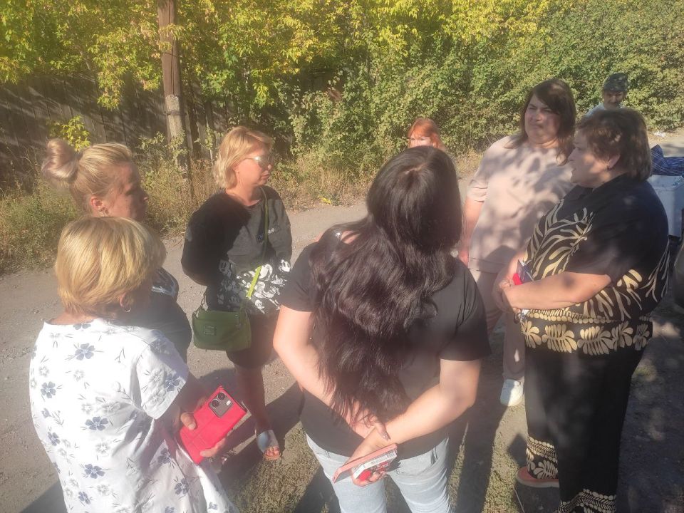 Сегодня, 23 сентября, спикер-активист Татьяна Синяговская провела встречу с жителями района на подведомственной территории по ул. Депутатская, 90/21