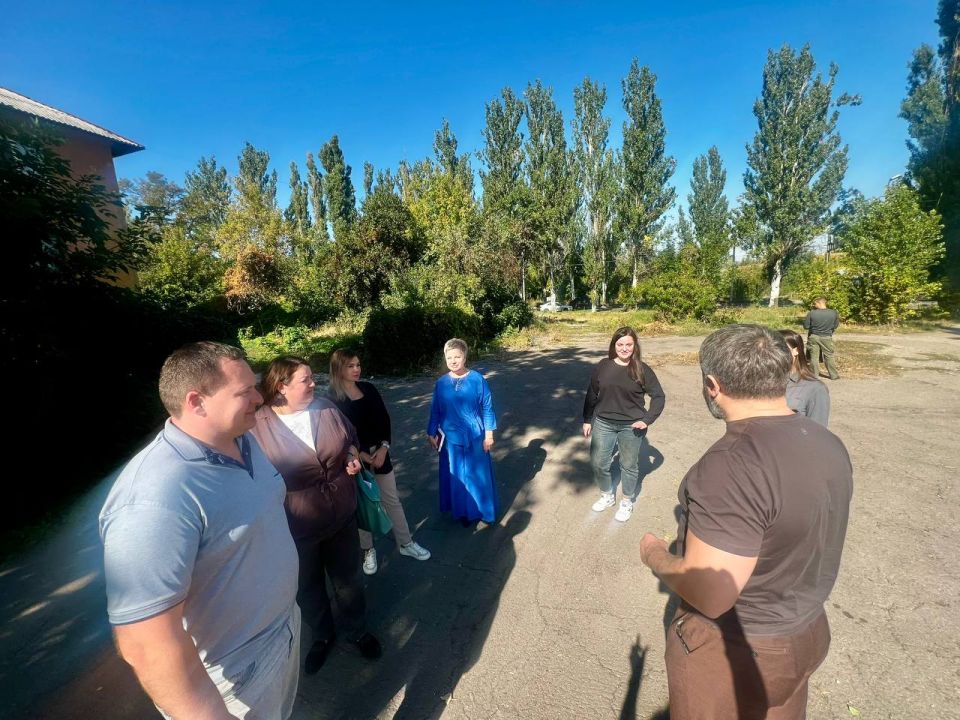 Сегодня, 23 сентября, депутат Макеевского городского совета Геннадий Гальчук провел встречу с населением по адресу: г. Макеевка, ул. 250-летия Донбасса, 78 Сегодня, 23 сентября, депутат Макеевского городского совета Геннадий Гальчук провел встречу с населением по адресу: г. Макеевка, ул. 250-летия Донбасса, 78