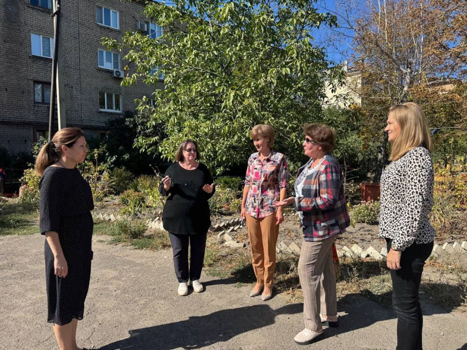 Сегодня, 23 сентября, спикер Оксана Кобельская провела встречи с населением по адресам: г. Макеевка, ул. Островского, д. 10, мкр. Солнечный, д. 16 Сегодня, 23 сентября, спикер Оксана Кобельская провела встречи с населением по адресам: г. Макеевка, ул. Островского, д. 10, мкр. Солнечный, д. 16