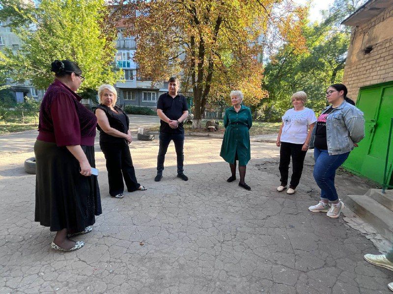 23 сентября первый заместитель руководителя Управы Центрально-Городского внутригородского района Инна Кисенко и депутат Народного совета ДНР Василий Перцев провели встречу с жителями: г.о. Макеевка, г. Макеевка, кв-л...