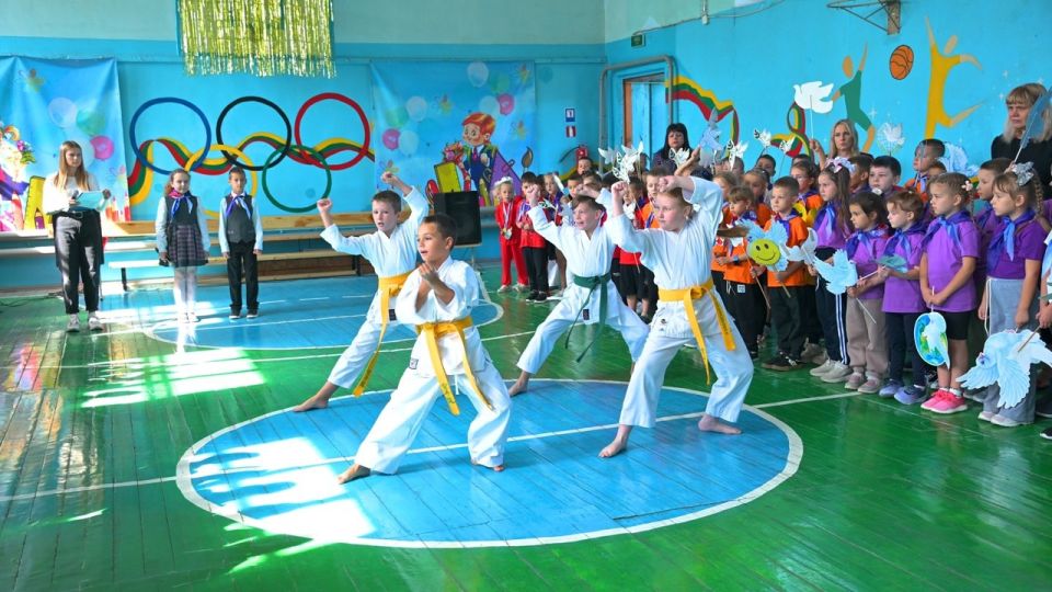 19 сентября 2025 года в школе №5 состоялась торжественная церемония Открытия Малых Олимпийских игр, посвященная Международному дню мира под девизом "Спорт во имя мира" 19 сентября 2025 года в школе №5 состоялась торжественная церемония Открытия Малых Олимпийских игр, посвященная Международному дню мира под девизом "Спорт во имя мира"