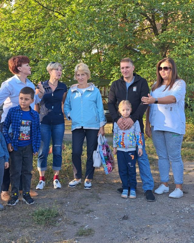 Сегодня, 24 сентября, спикер Ирина Насерова провела встречи по адресу: г.о. Макеевка, г. Макеевка, мкр. Солнечный, д. 29 и д. 30 Сегодня, 24 сентября, спикер Ирина Насерова провела встречи по адресу: г.о. Макеевка, г. Макеевка, мкр. Солнечный, д. 29 и д. 30