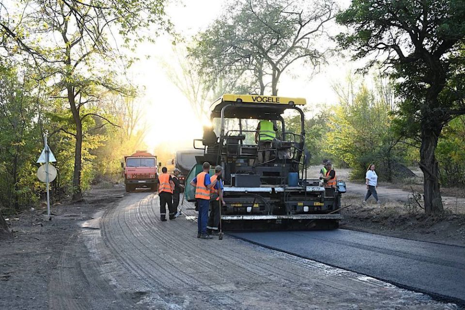 Глава ДНР Денис Пушилин сообщил, что к середине октября отремонтируют дорогу в Красногвардейском районе Макеевки