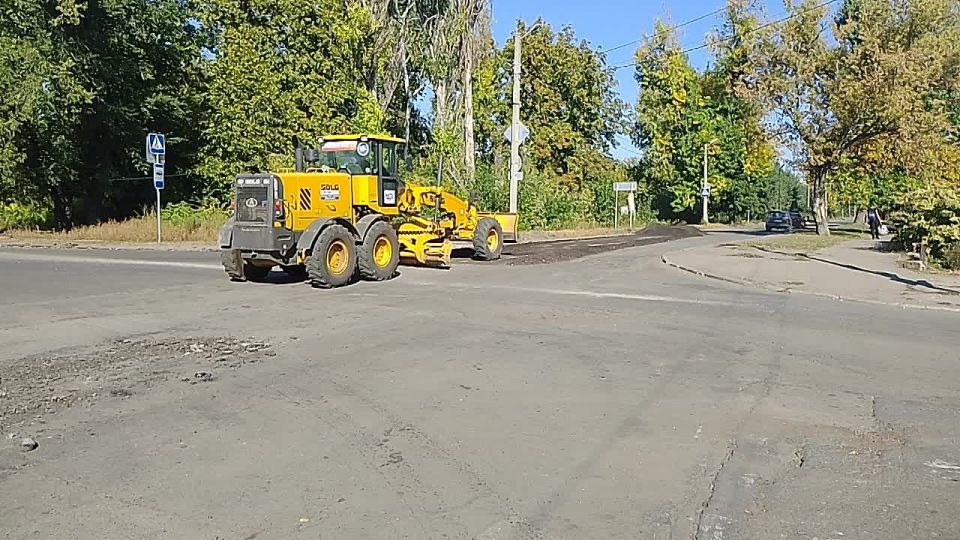 Сегодня, 24 сентября, в качестве временной меры, для улучшения условий передвижения автотранспорта силами МУП АГМ «Перспектива» проведены работы по отсыпке асфальтовой срезкой разрушенных участков асфальтового покрытия...