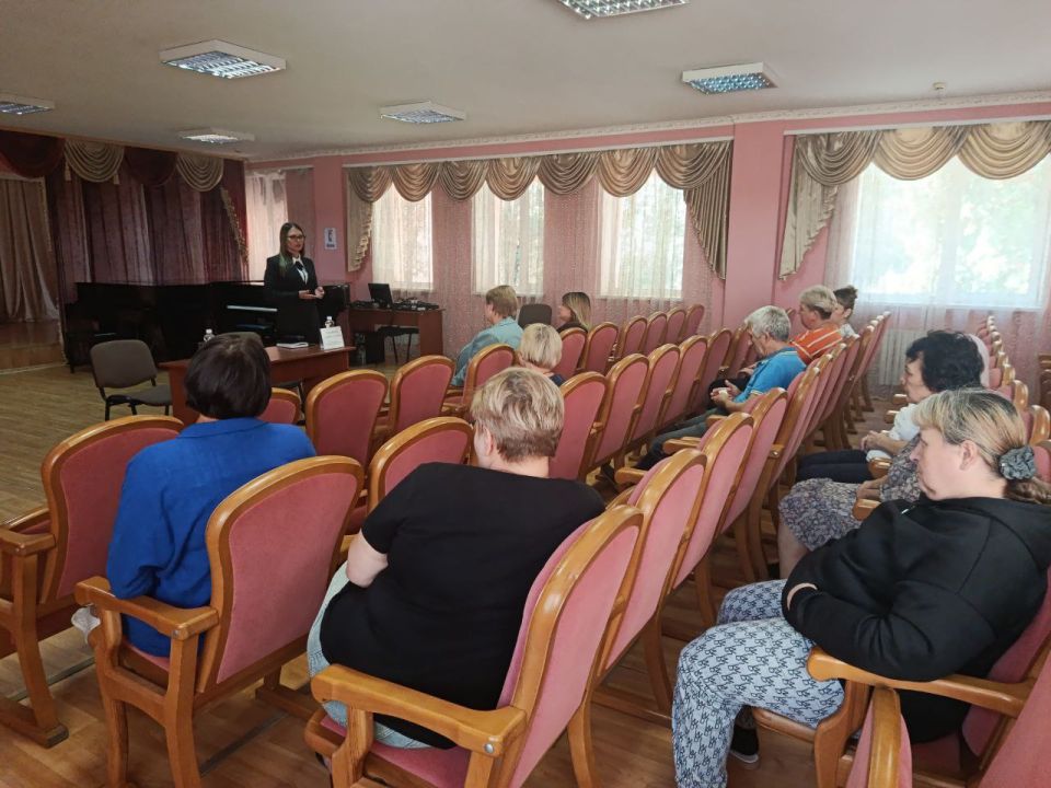 24 сентября управляющий делами Администрации городского округа Макеевка Донецкой Народной Республики Екатерина Галышева провела встречу с трудовым коллективом «Детской школы искусств № 2 им. А.Ханжонкова городского округа... 24 сентября управляющий делами Администрации городского округа Макеевка Донецкой Народной Республики Екатерина Галышева провела встречу с трудовым коллективом «Детской школы искусств № 2 им. А.Ханжонкова городского округа...