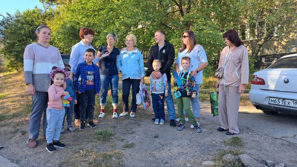 Сегодня, 24 сентября, спикер Ирина Насерова провела встречи по адресу: г.о. Макеевка, г. Макеевка, мкр. Солнечный, д. 29 и д. 30