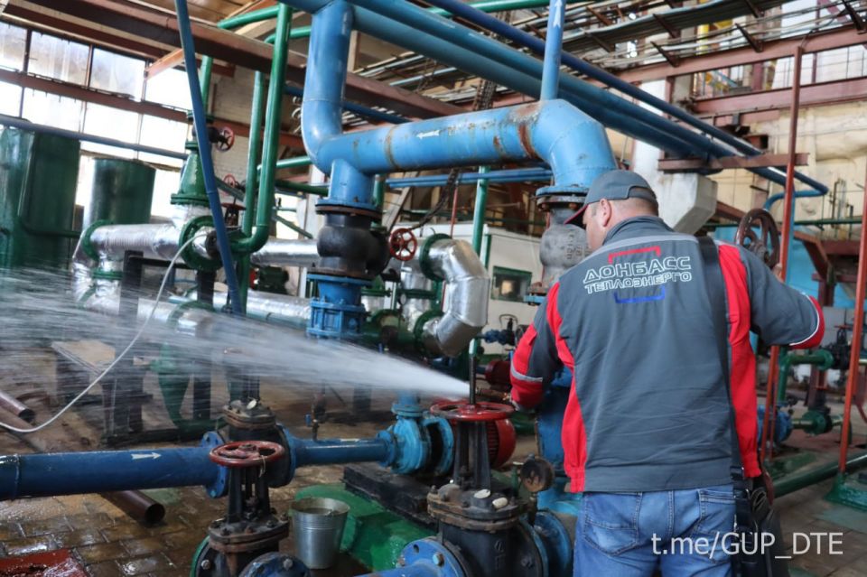 НА СТРАЖЕ ТЕПЛА: КАК ФИЛИАЛ «МАКЕЕВКАТЕПЛОСЕТЬ» ГОТОВИТСЯ ВСТРЕЧАТЬ ОТОПИТЕЛЬНЫЙ СЕЗОН НА СТРАЖЕ ТЕПЛА: КАК ФИЛИАЛ «МАКЕЕВКАТЕПЛОСЕТЬ» ГОТОВИТСЯ ВСТРЕЧАТЬ ОТОПИТЕЛЬНЫЙ СЕЗОН