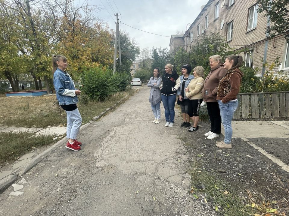 Сегодня, 25 сентября, спикер Эвелина Мотрук провела встречу с жителями по адресу: г.о. Макеевка, г. Макеевка, ул. Трояновского, д. 66 Сегодня, 25 сентября, спикер Эвелина Мотрук провела встречу с жителями по адресу: г.о. Макеевка, г. Макеевка, ул. Трояновского, д. 66