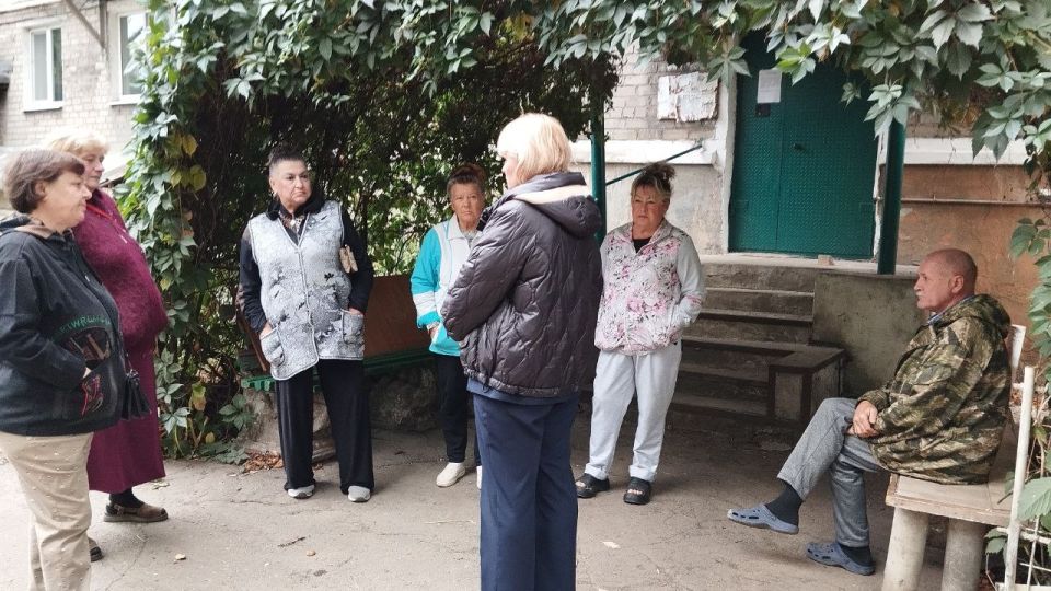 Сегодня, 25 сентября, в Червоногвардейском внутригородском районе заместитель руководителя управы Татьяна Задорожная провела встречу с жителями жилого массива Крупской возле дома № 9 по улице Уборевича Сегодня, 25 сентября, в Червоногвардейском внутригородском районе заместитель руководителя управы Татьяна Задорожная провела встречу с жителями жилого массива Крупской возле дома № 9 по улице Уборевича