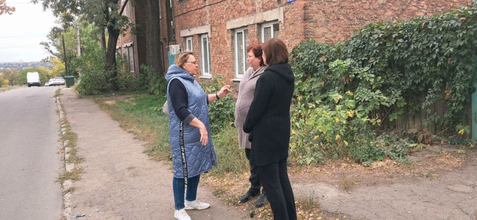 Сегодня, 26 сентября, депутат Макеевского городского совета Татьяна Репунова провела встречу с жителями по адресу: г.о. Макеевка, г. Макеевка, ул. Театральная, 38 Сегодня, 26 сентября, депутат Макеевского городского совета Татьяна Репунова провела встречу с жителями по адресу: г.о. Макеевка, г. Макеевка, ул. Театральная, 38