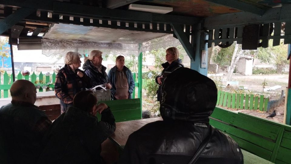 Сегодня, 26 сентября, в Червоногвардейском внутригородском районе заместитель руководителя управы Татьяна Задорожная провела встречу с жителями жилого массива Горького возле дома № 8 по улице Бестужева Сегодня, 26 сентября, в Червоногвардейском внутригородском районе заместитель руководителя управы Татьяна Задорожная провела встречу с жителями жилого массива Горького возле дома № 8 по улице Бестужева